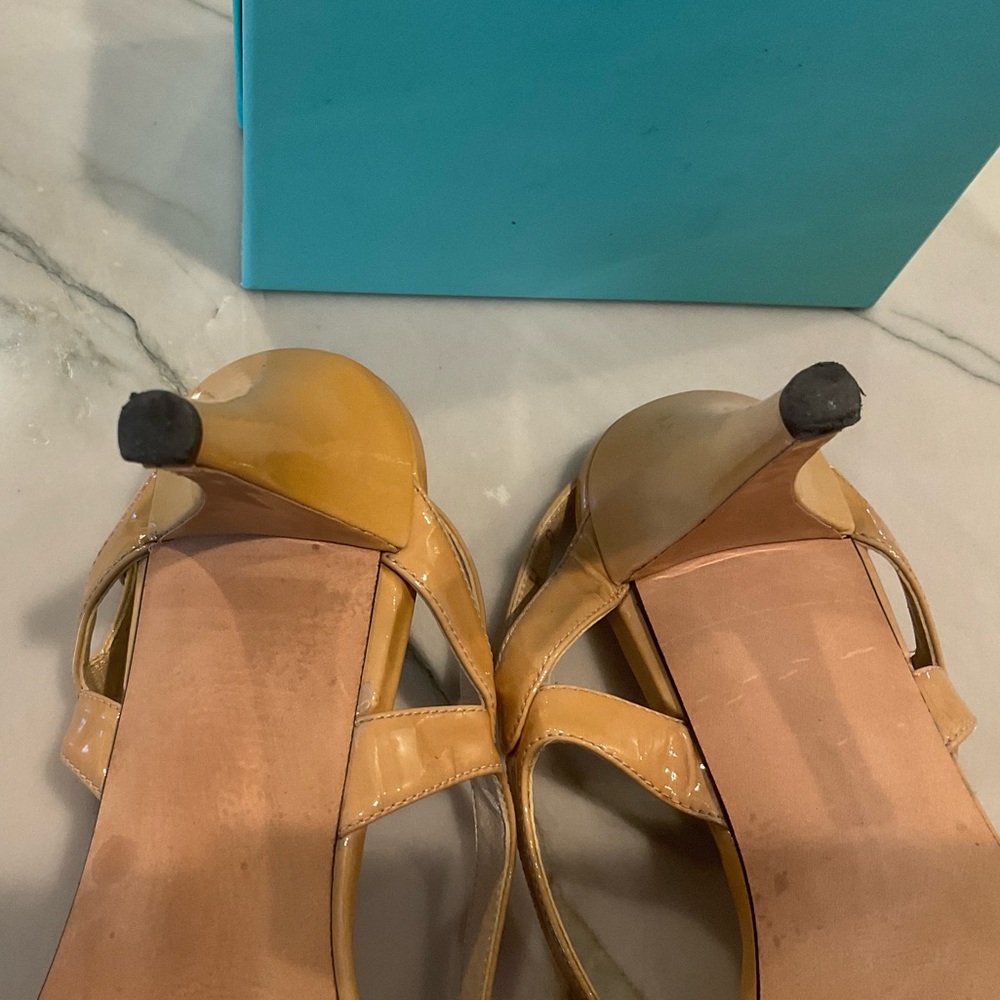 Stuart Weitzman Cross Strappy Buckle Heels Sz 8 Nude - Picture 12 of 15